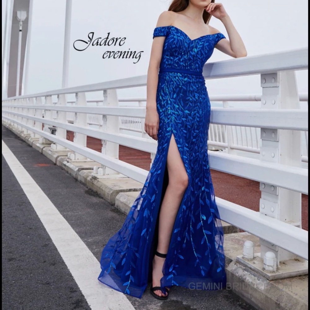 Gorgeous BNWT off the shoulder royal blue long gown/dress. J’adore brand. - Picture 1 of 3